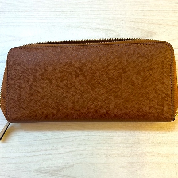 MK Jet Set Saffiano Large Traveling Leather
 Wallet Pre-Owned Great Condition - Picture 5 of 10